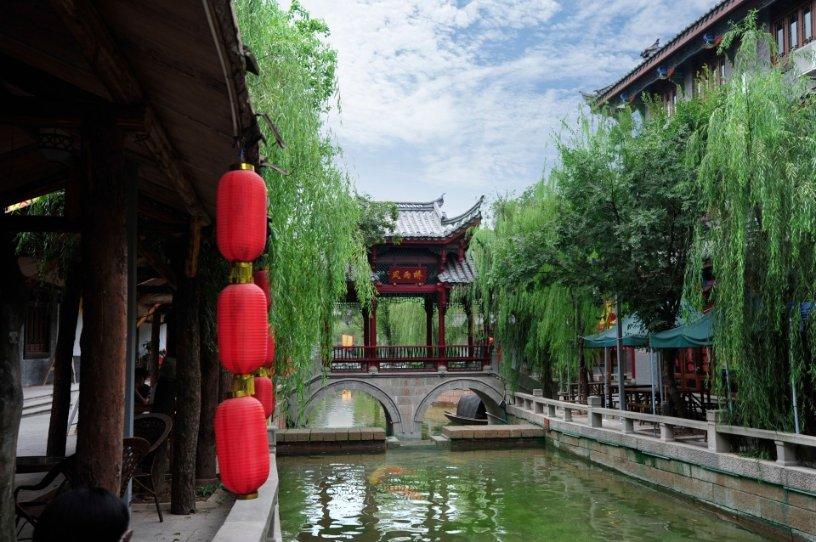 白球进黑洞选关版